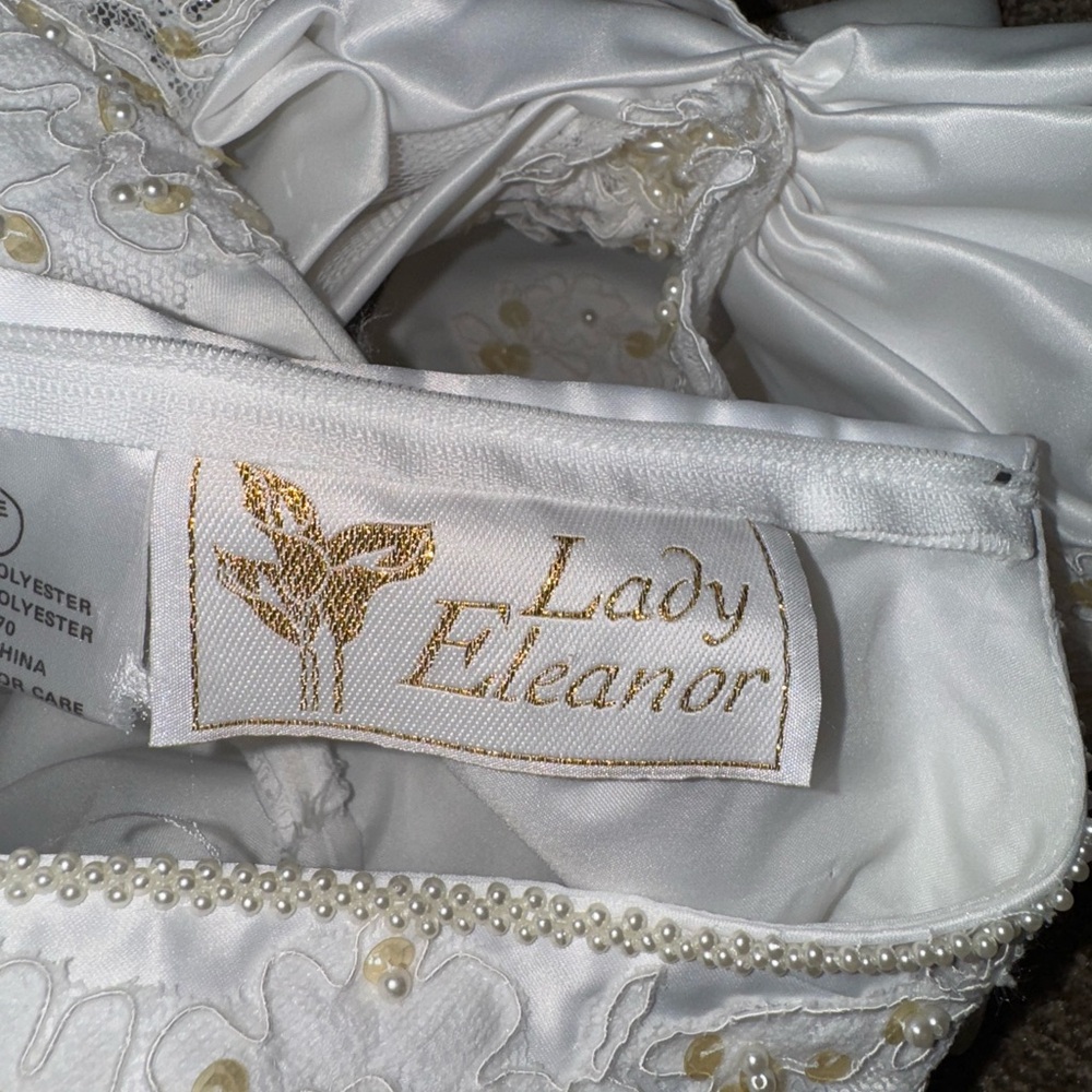 Elegant White Antique Wedding Dress - Picture 7 of 11
